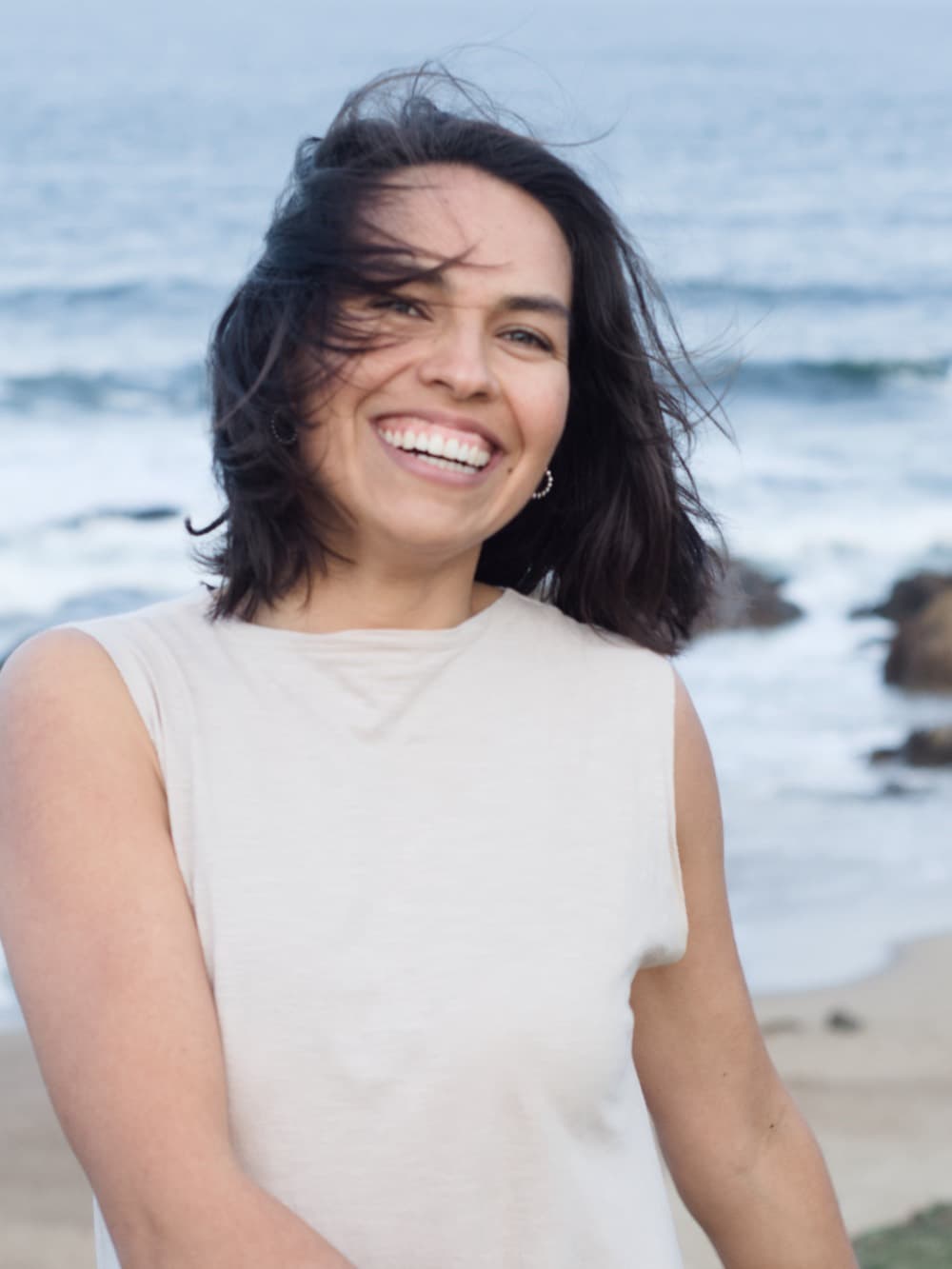 Caroluz junto al mar